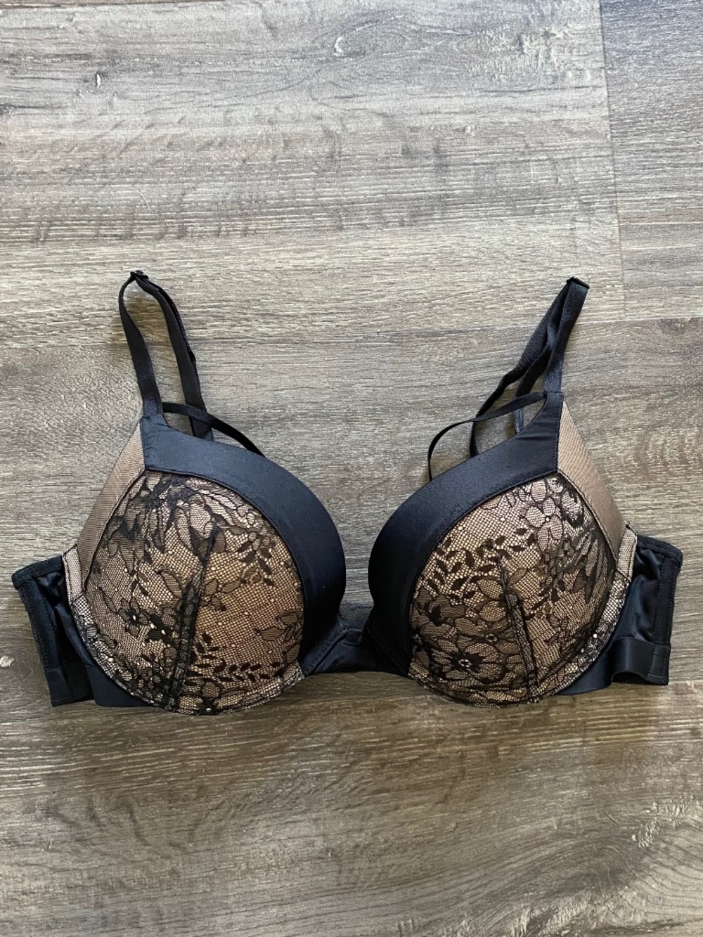 Victoria’s Secret Very Sexy Lace Push Up Bra 34C - Picture 1 of 4